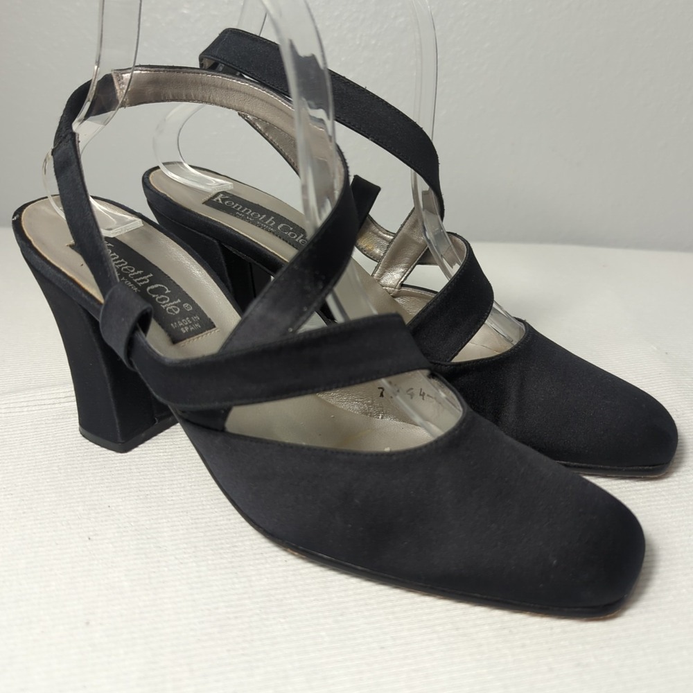 Kenneth Cole women's Black Satin Size 8AA Closed Toe Chunk 3" Heel Pumps